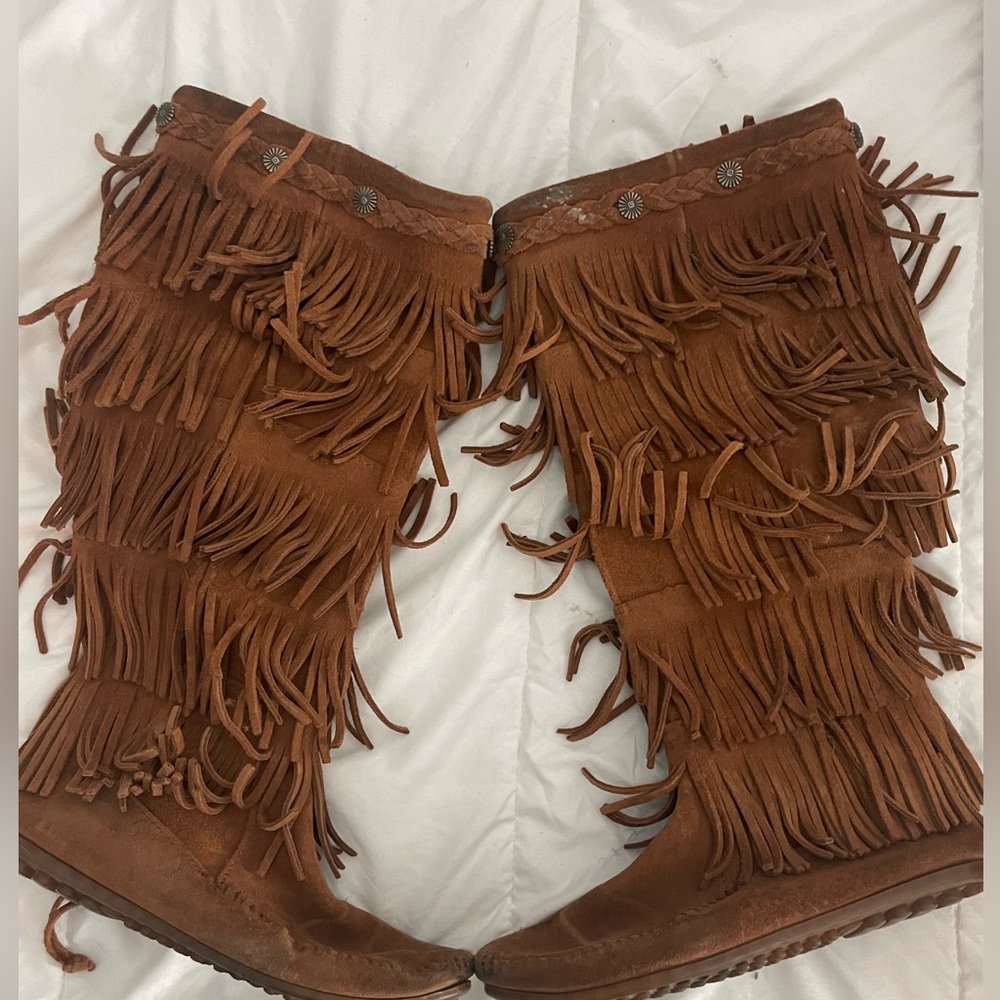 Minnetonka Brown 5 Layer Fringe Boot. Size 6 - image 1